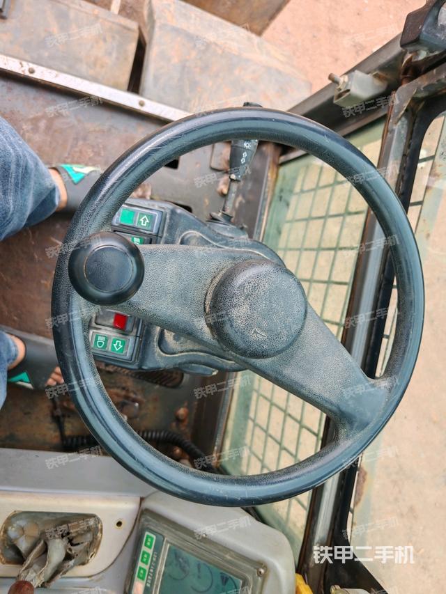 后窗玻璃角标(驾驶室部分) 后窗玻璃角标(驾驶室部分)