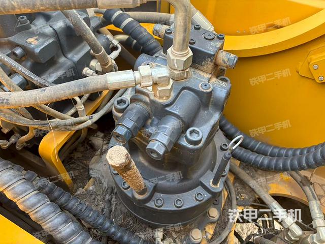 回转马达和主控阀（整机外观）