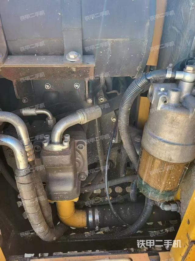 液壓泵艙室正面整體（整機(jī)外觀）