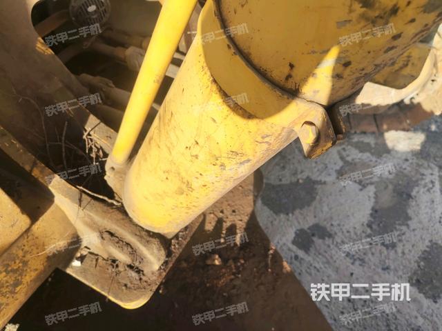 小臂整体右前(工作和回转装置) 小臂整体右前(工作和回转装置)