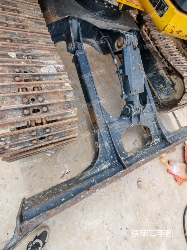 驾驶室顶部(整机外观) 驾驶室顶部(整机外观)