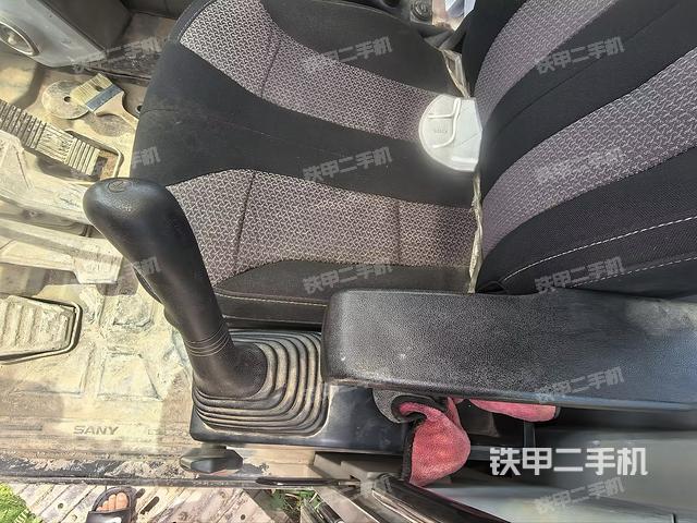 座椅左側(cè)控制臺(tái)/音響/含左手柄(駕駛室部分) 座椅左側(cè)控制臺(tái)/音響/含左手柄(駕駛室部分)