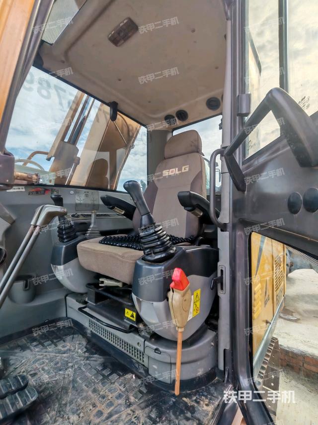 驾驶室整体（整机外观）