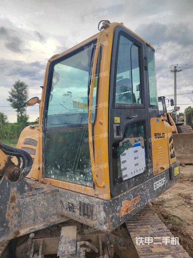 駕駛室整體（整機(jī)外觀）