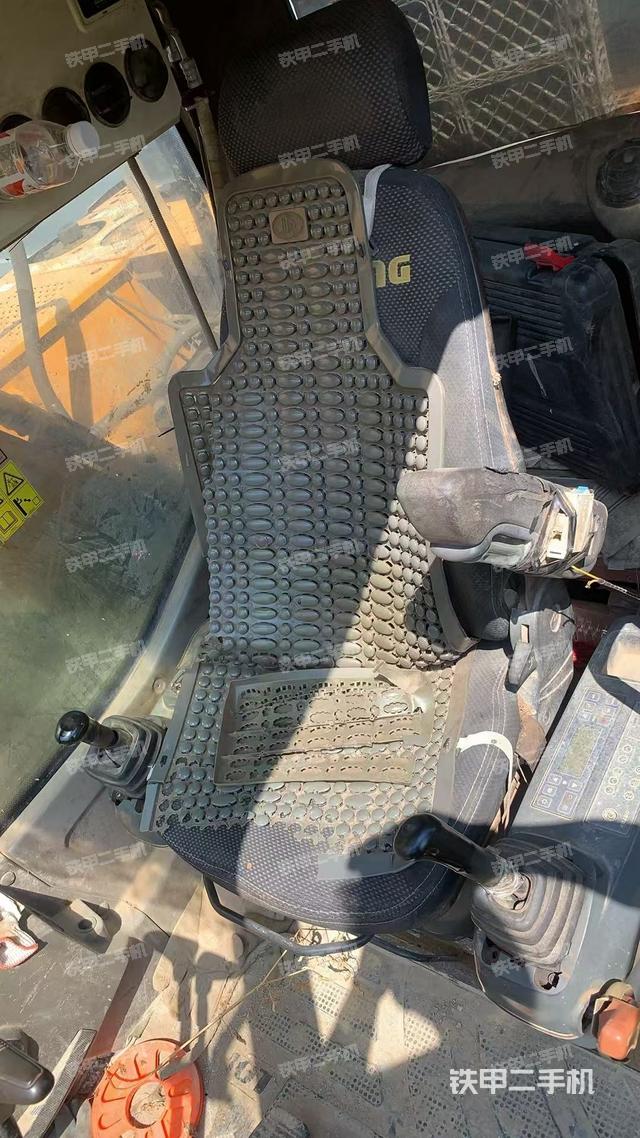 驾驶室整体(整机外观) 驾驶室整体(整机外观)