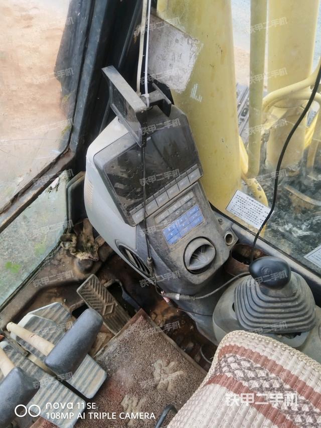 显示屏 (驾驶室部分) 显示屏 (驾驶室部分)