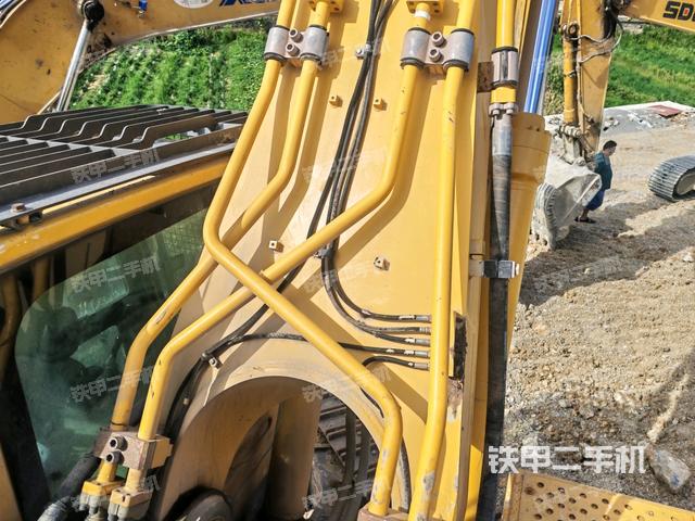 大臂背部俯视（工作和回转装置）