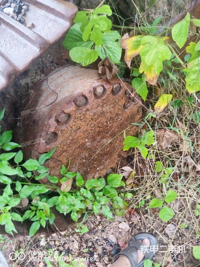 右驱动轮(行走机构) 右驱动轮(行走机构)