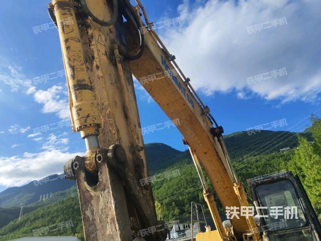 转盘和下车架正前(工作和回转装置) 转盘和下车架正前(工作和回转装置)