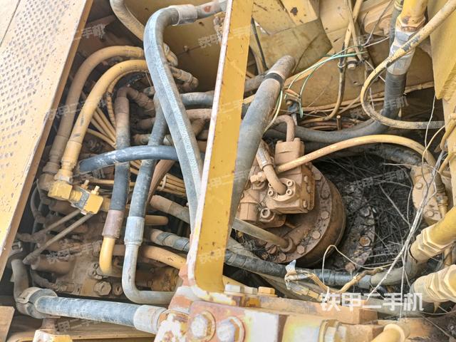 回转马达和主控阀（整机外观）