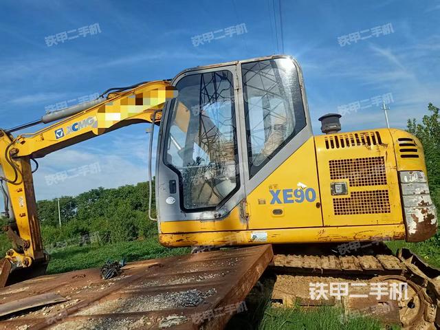 單側(cè)履帶整體(整機(jī)外觀(guān)) 單側(cè)履帶整體(整機(jī)外觀(guān))