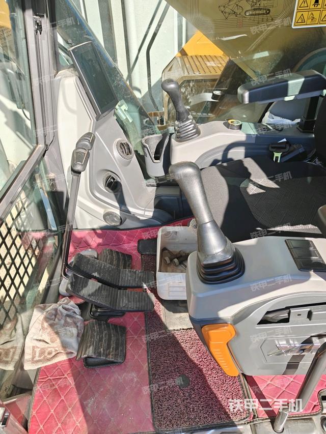 座椅右側(cè)控制臺/鑰匙門/油門/含右手柄（駕駛室部分）