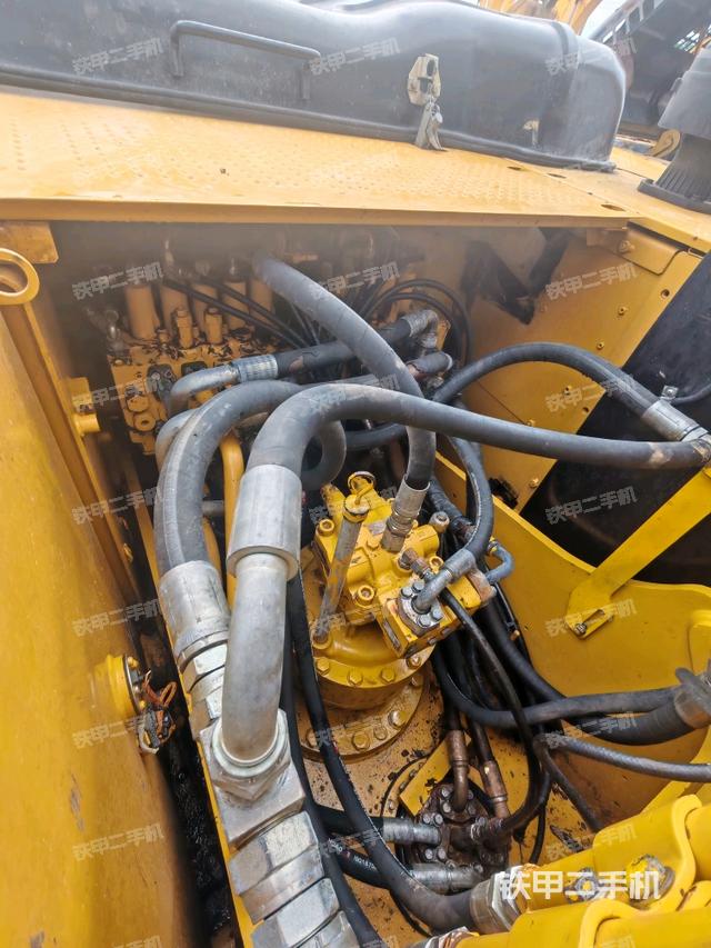 回转马达和主控阀（整机外观）