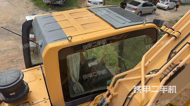 驾驶室顶部（整机外观）