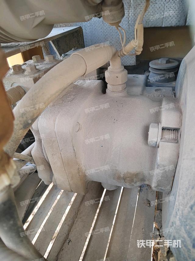 液壓泵艙室正面整體（整機(jī)外觀）