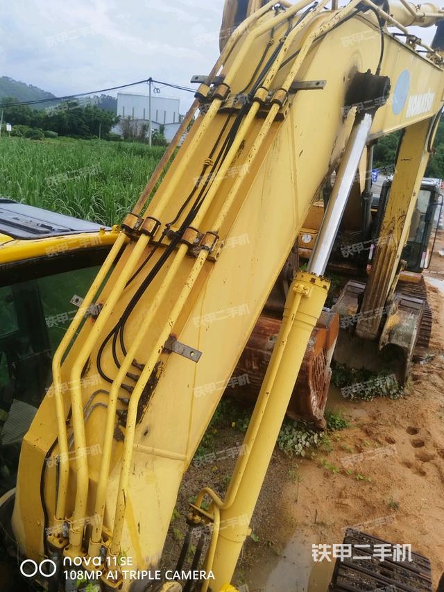 大臂背部俯视(工作和回转装置) 大臂背部俯视(工作和回转装置)