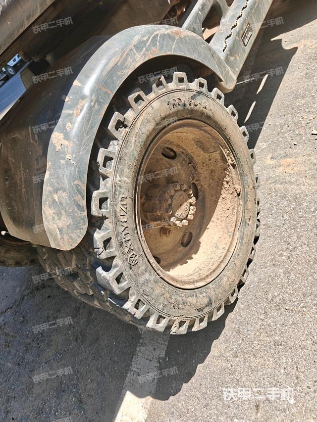 右驱动轮(行走机构) 右驱动轮(行走机构)