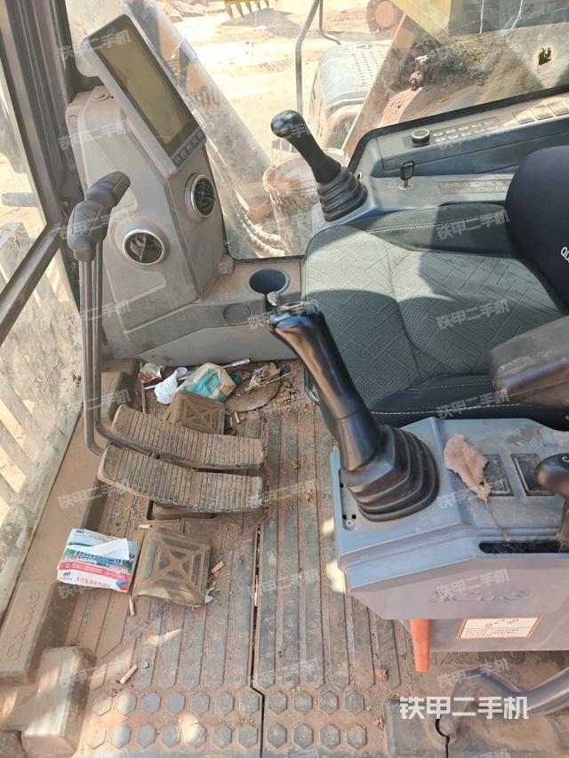 座椅右側(cè)控制臺/鑰匙門/油門/含右手柄（駕駛室部分）