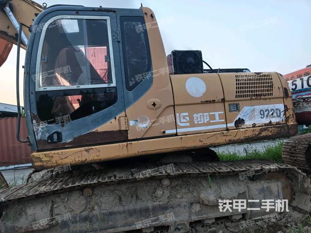 大臂油缸整体 竖拍（工作和回转装置）