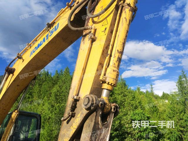 小臂整体左后(工作和回转装置) 小臂整体左后(工作和回转装置)