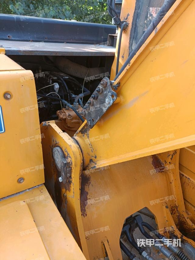 大臂根部 斜视(工作和回转装置) 大臂根部 斜视(工作和回转装置)