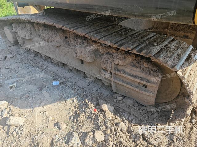 右侧履带整体(行走机构) 右侧履带整体(行走机构)