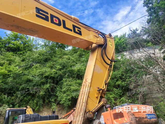 小臂整體左后（工作和回轉(zhuǎn)裝置）