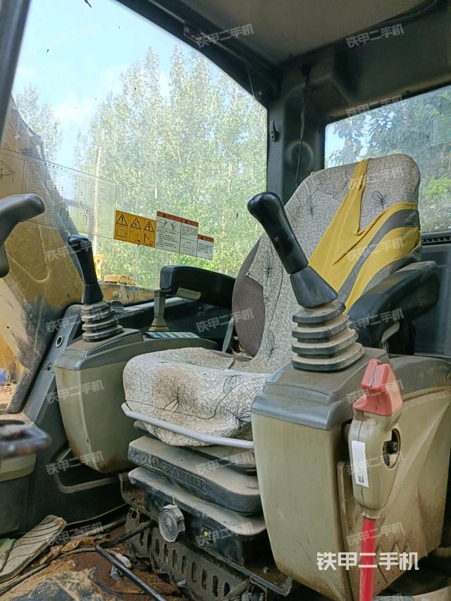 駕駛室整體（整機外觀）