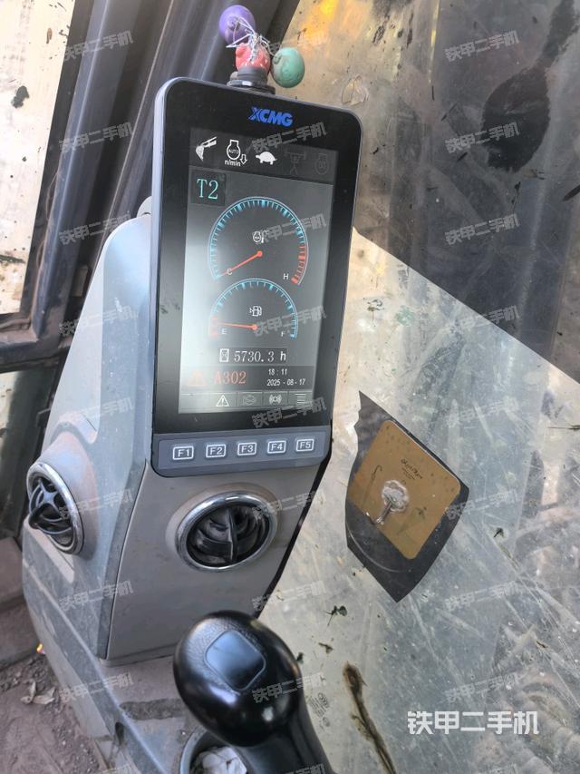 显示屏 (驾驶室部分) 显示屏 (驾驶室部分)