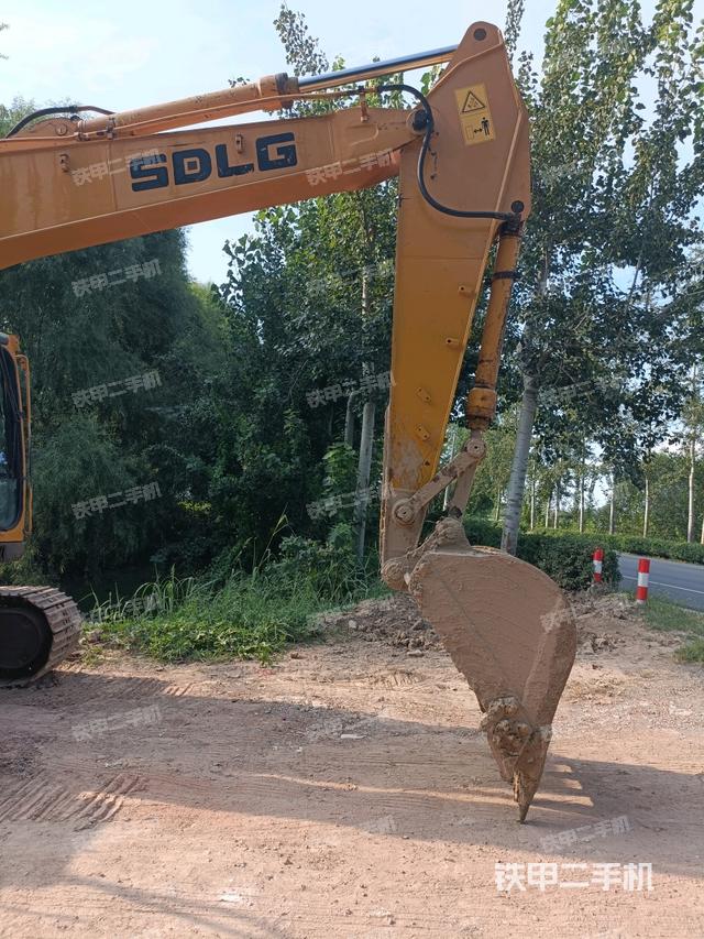 大臂整体 右侧（工作和回转装置）