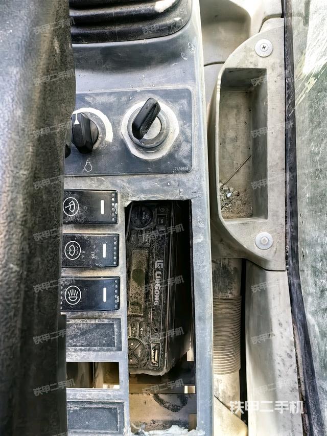 座椅左側(cè)控制臺/音響/含左手柄（駕駛室部分）