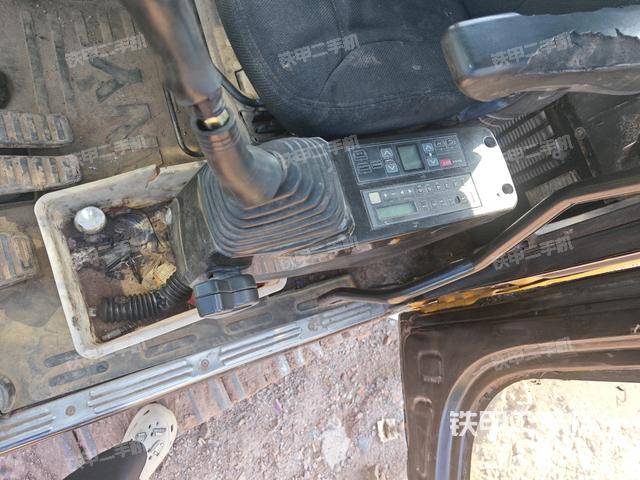 座椅左侧控制台/音响/含左手柄(驾驶室部分) 座椅左侧控制台/音响/含左手柄(驾驶室部分)