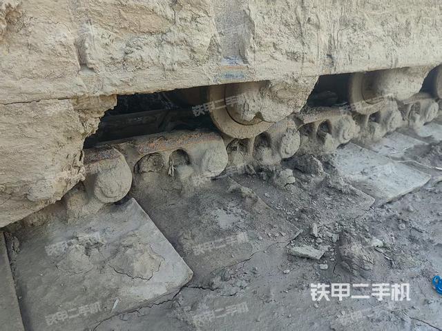 单侧履带整体(整机外观) 单侧履带整体(整机外观)