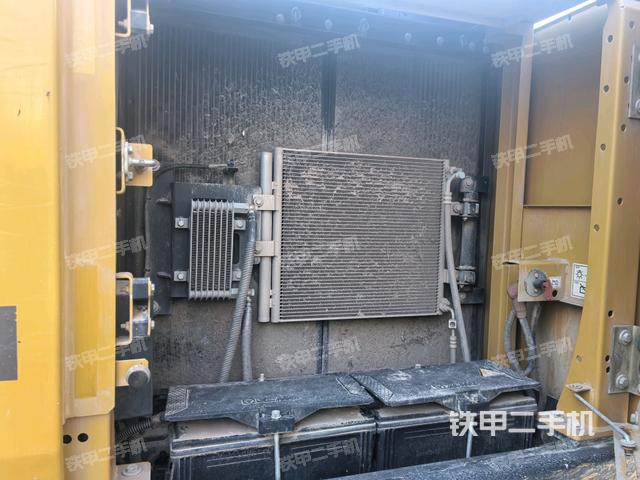 散熱器正面(大件艙室) 散熱器正面(大件艙室)