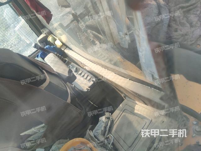 座椅右侧控制台/钥匙门/油门/含右手柄（驾驶室部分）