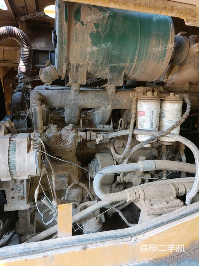 發(fā)動(dòng)機(jī)右側(cè)（整機(jī)外觀及大件）