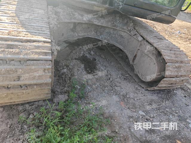 转盘和下车架正前(工作和回转装置) 转盘和下车架正前(工作和回转装置)