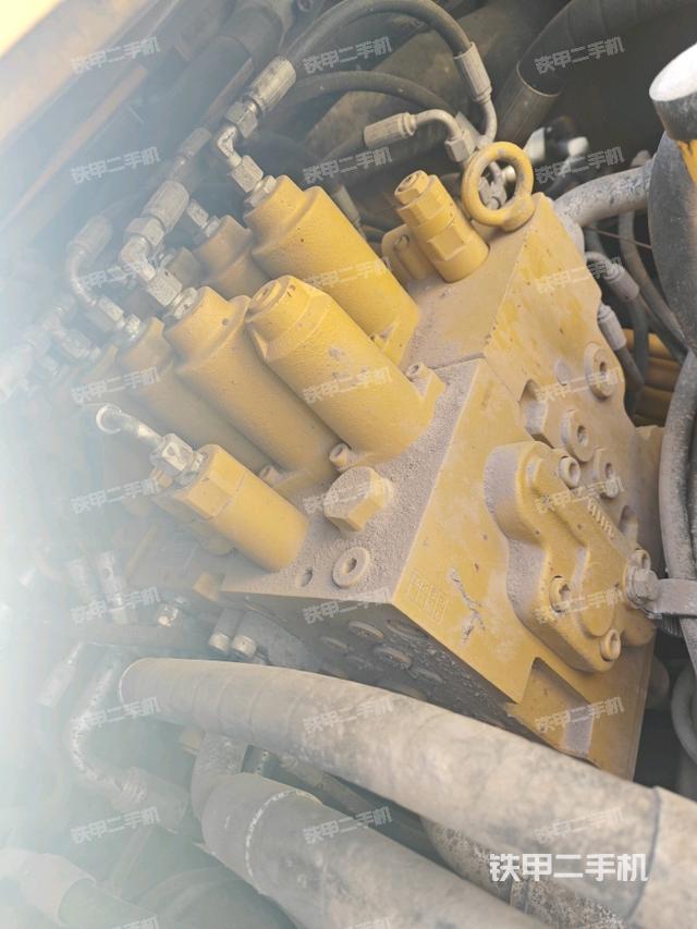 驾驶室顶部俯视(上车部件) 驾驶室顶部俯视(上车部件)