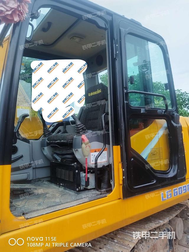 左后方玻璃角标(驾驶室部分) 左后方玻璃角标(驾驶室部分)