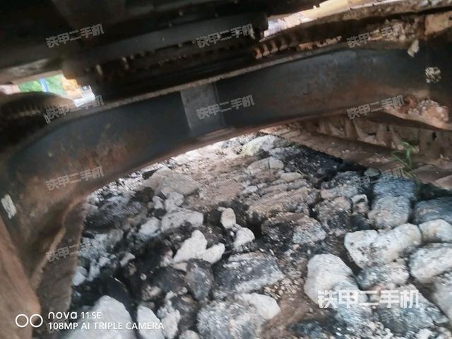 轉(zhuǎn)盤和下車架正前（工作和回轉(zhuǎn)裝置）