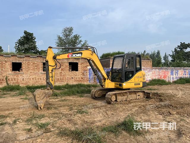 驾驶室整体（整机外观）