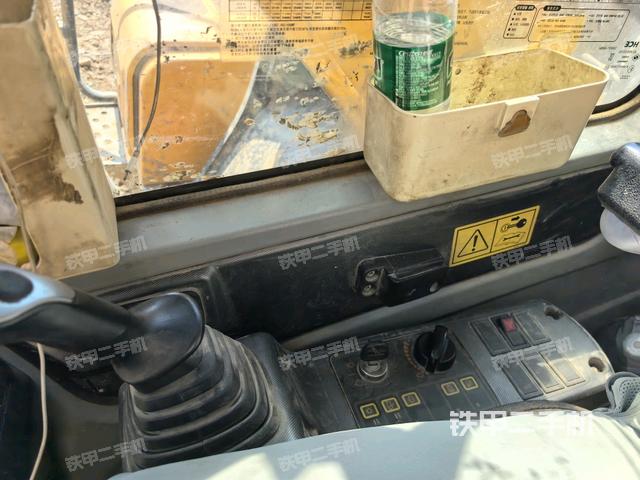 座椅右侧控制台/钥匙门/油门/含右手柄(驾驶室部分) 座椅右侧控制台/钥匙门/油门/含右手柄(驾驶室部分)