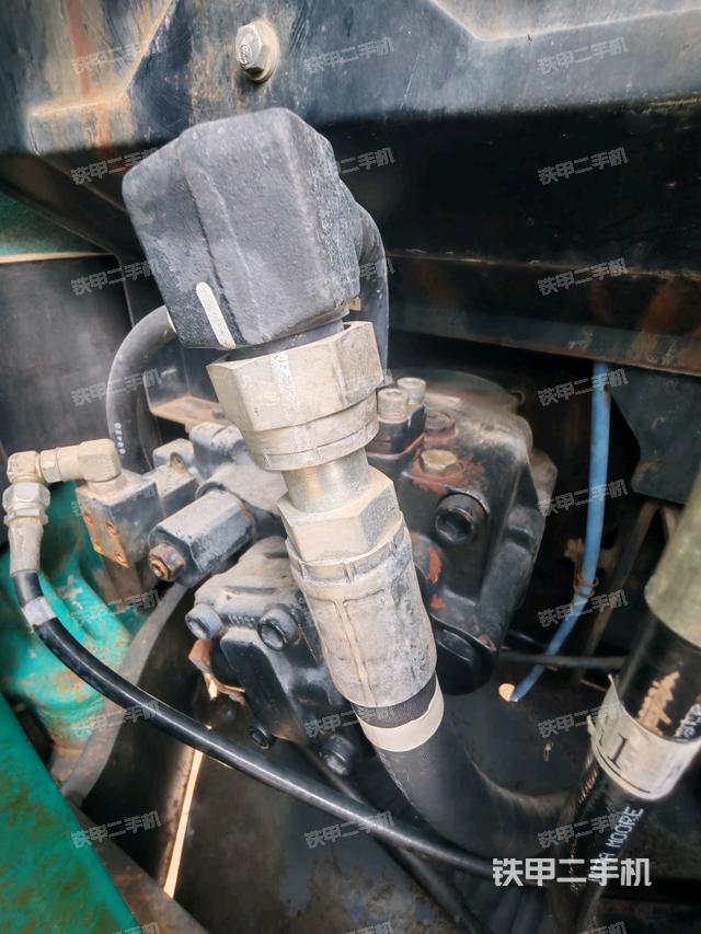 回转马达和主控阀（整机外观）