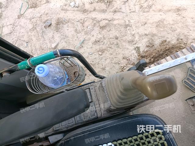 座椅左侧控制台/音响/含左手柄(驾驶室部分) 座椅左侧控制台/音响/含左手柄(驾驶室部分)