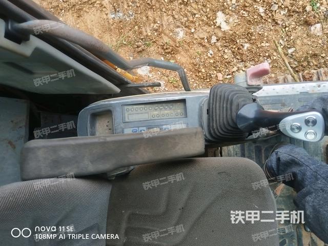 座椅右侧控制台/钥匙门/油门/含右手柄（驾驶室部分）