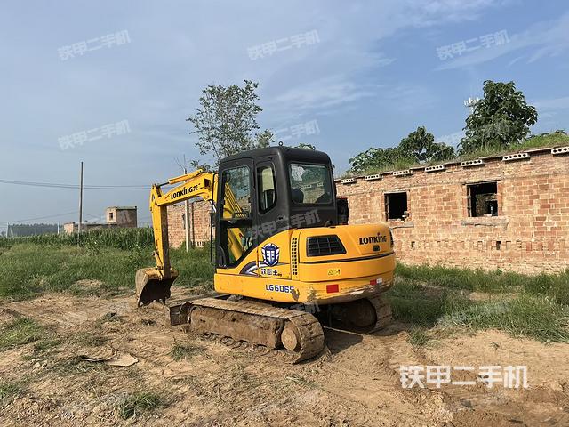 駕駛室整體（整機外觀）