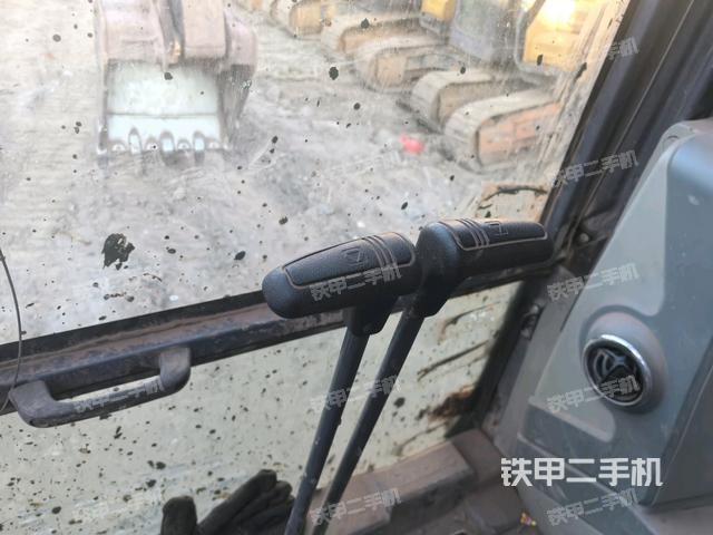 座椅左侧控制台/音响/含左手柄(驾驶室部分) 座椅左侧控制台/音响/含左手柄(驾驶室部分)