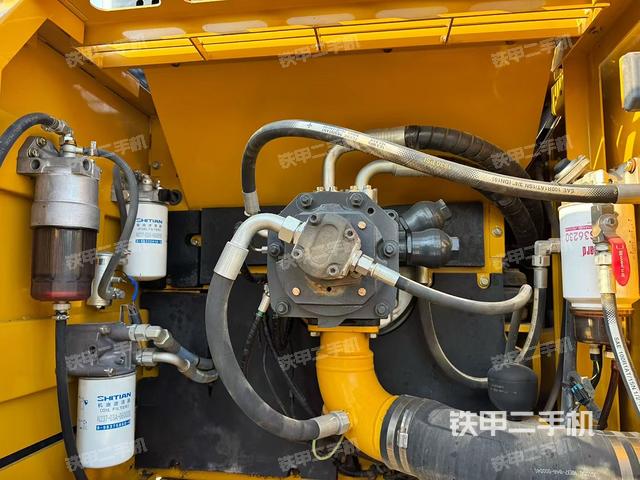 液壓泵艙室正面整體(整機(jī)外觀) 液壓泵艙室正面整體(整機(jī)外觀)