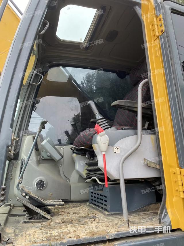 驾驶室整体（整机外观）