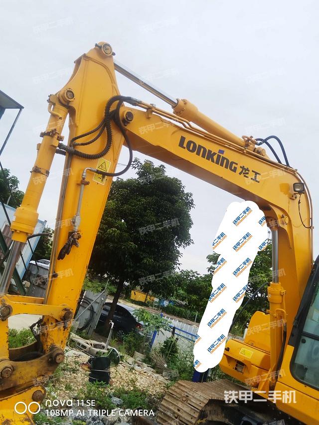 小臂整体左后(工作和回转装置) 小臂整体左后(工作和回转装置)